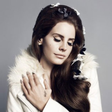 Lana Del Rey, la chanteuse controversée nouvelle égérie H & M