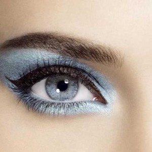 maquillage des yeux bleus