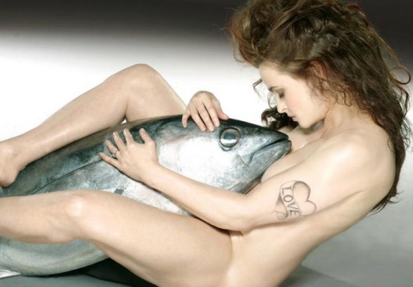 Helena Bonham Carter nue poisson surpêche - Helena Bonham Carter tim burton